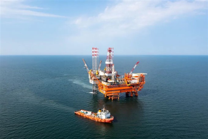 年终冲刺！我国海上首个多层稠油热采油田日产再创新高