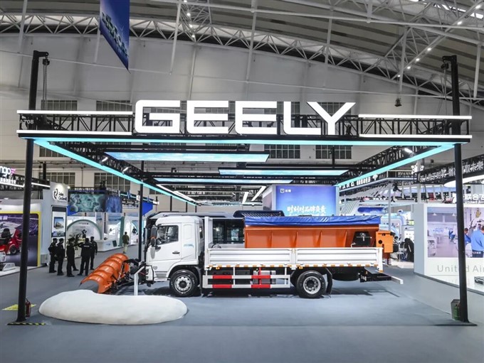 吉利醇氢电动闪耀冰博会 绿色动能赋能冰雪经济新生态