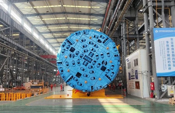 中铁装备首台出口海外敞开式硬岩掘进机下线