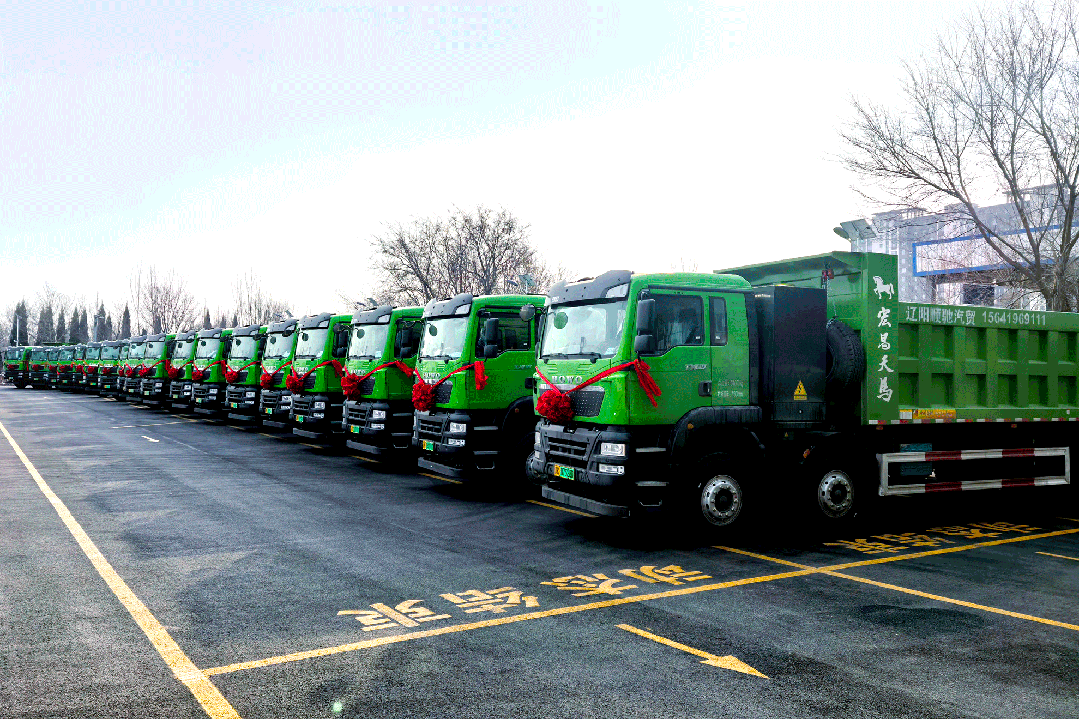 中国重汽新能源重卡南北两地齐交付，共筑绿色运输新生态！